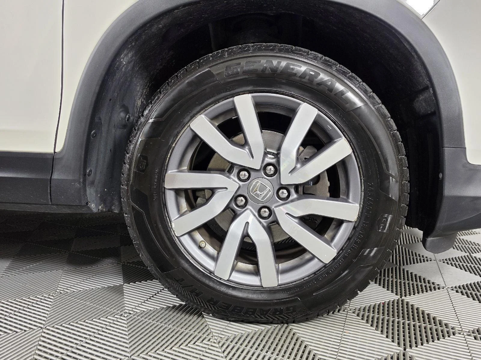 Used 2019 White Diamond Pearl Honda EX-L image 13