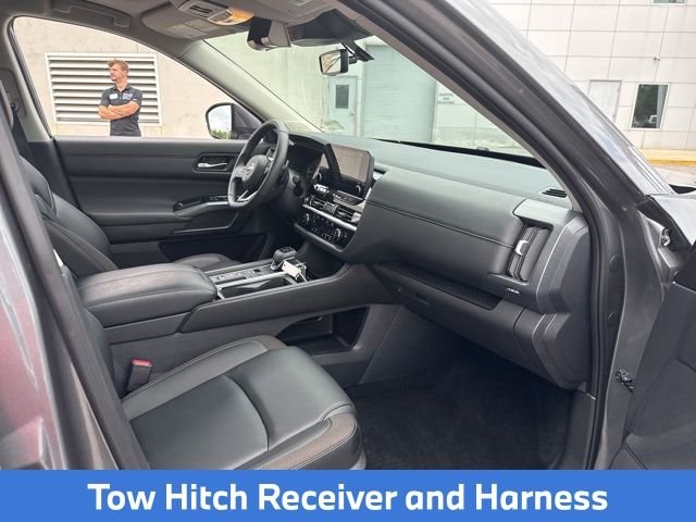 Used 2025 Gray Nissan SL image 12