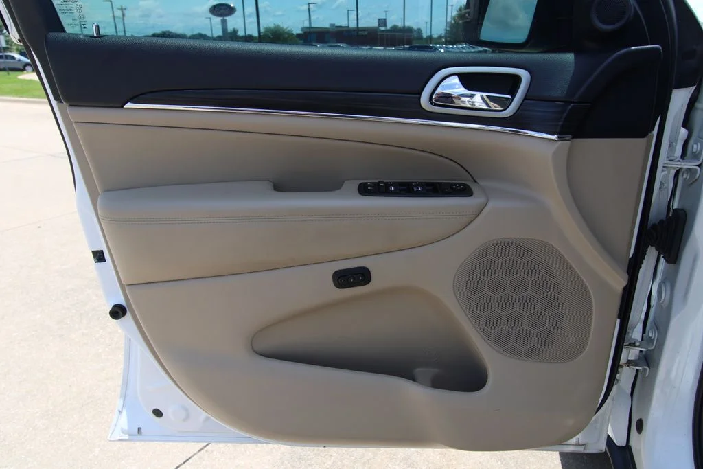 Used 2021 Bright White Clearcoat Jeep Limited image 40
