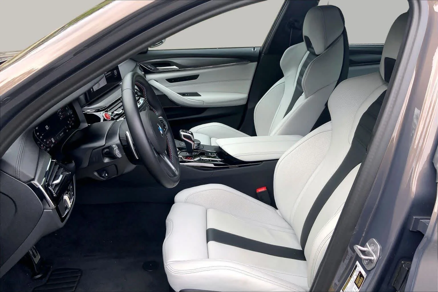 Certified Used 2023 Alvite Grey Metallic BMW  image 8