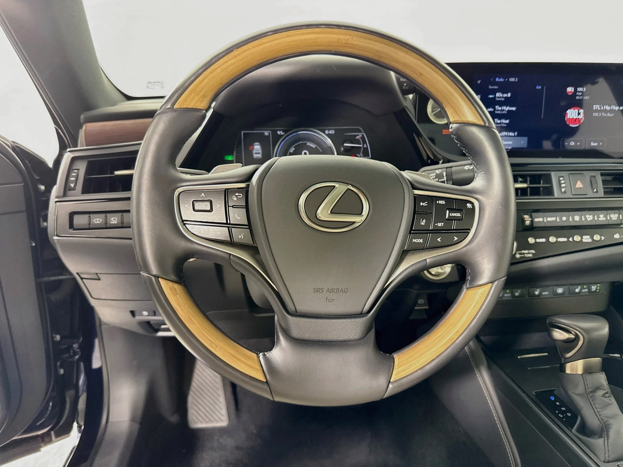 Certified Used 2025 Mica Lexus 300h Ultra Luxury image 12
