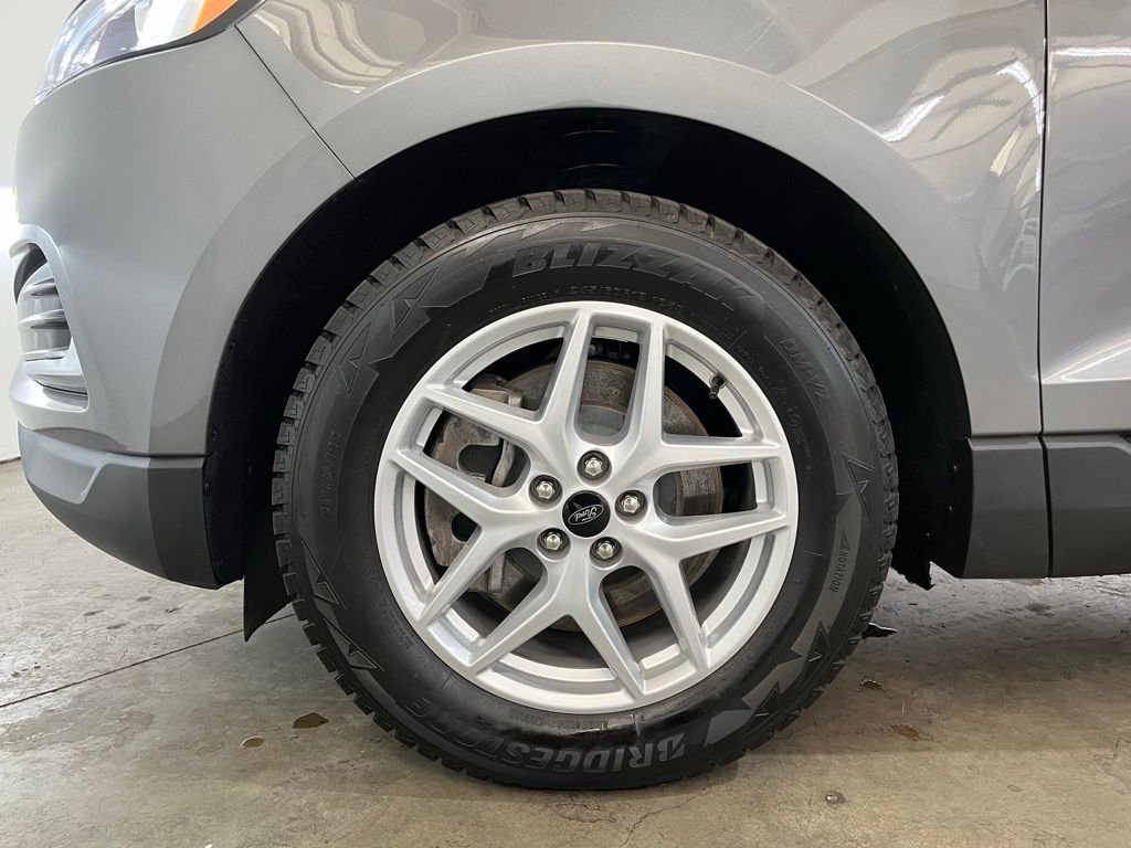 Used 2024 Gray Ford SEL image 16