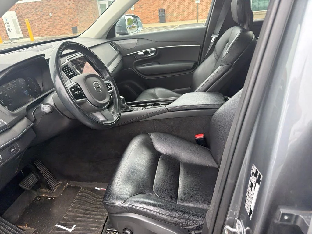 Used 2020 Gray Volvo T6 Momentum image 7