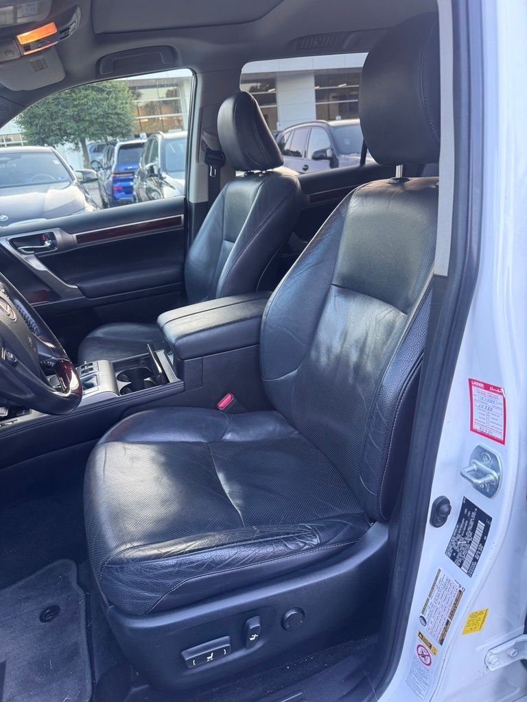 Used 2016  Lexus 460 image 7