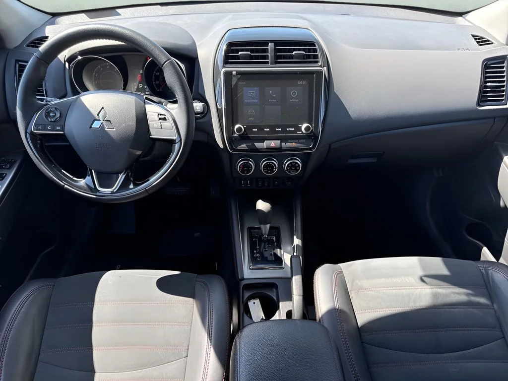 Used 2022  Mitsubishi 2.0 SE image 25