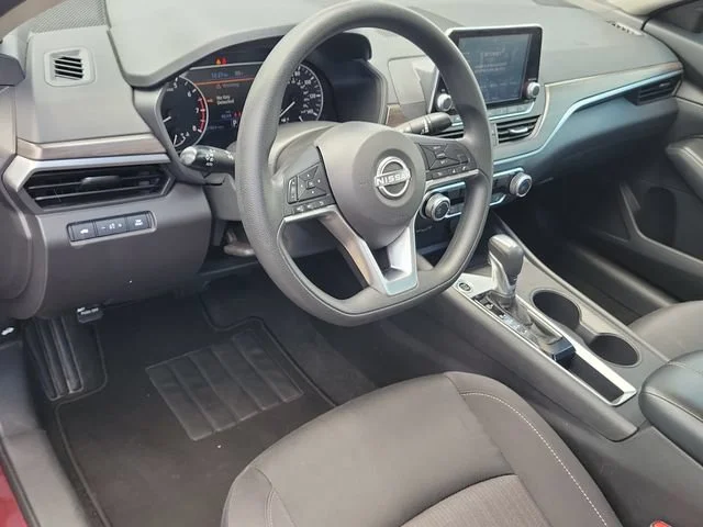 2025 Nissan Altima SV - Photo 14