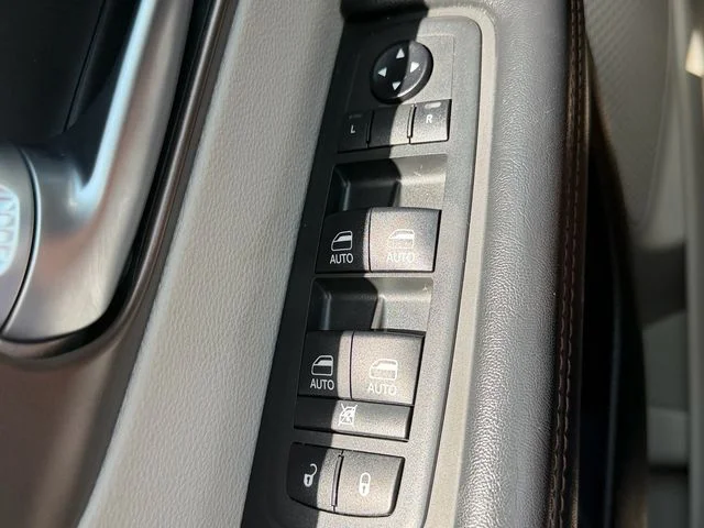 Used 2018 White Chrysler Touring L Plus image 35
