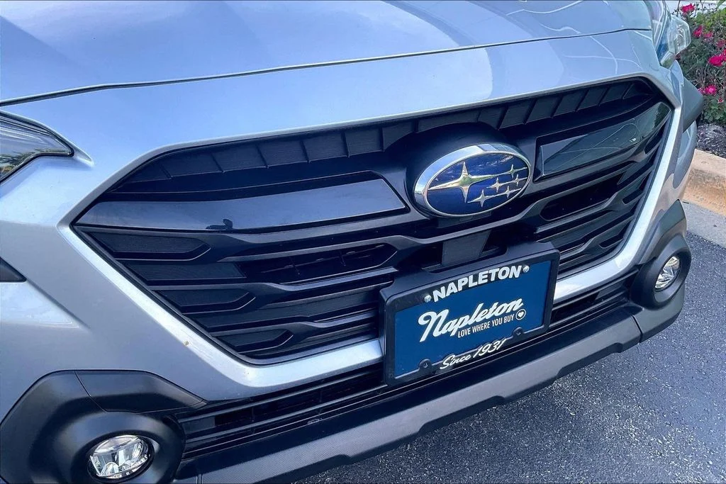 Used 2025 Silver Subaru Onyx Edition image 35