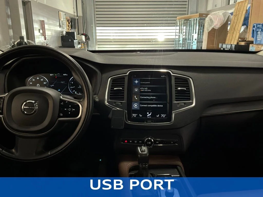 Used 2020 Blue Volvo T6 Momentum image 11