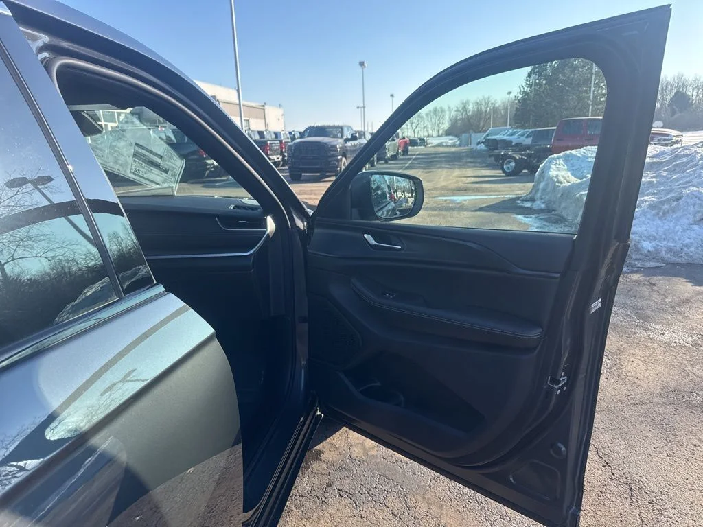 New 2026 Baltic Gray Metallic Clearcoat Jeep Laredo X image 54