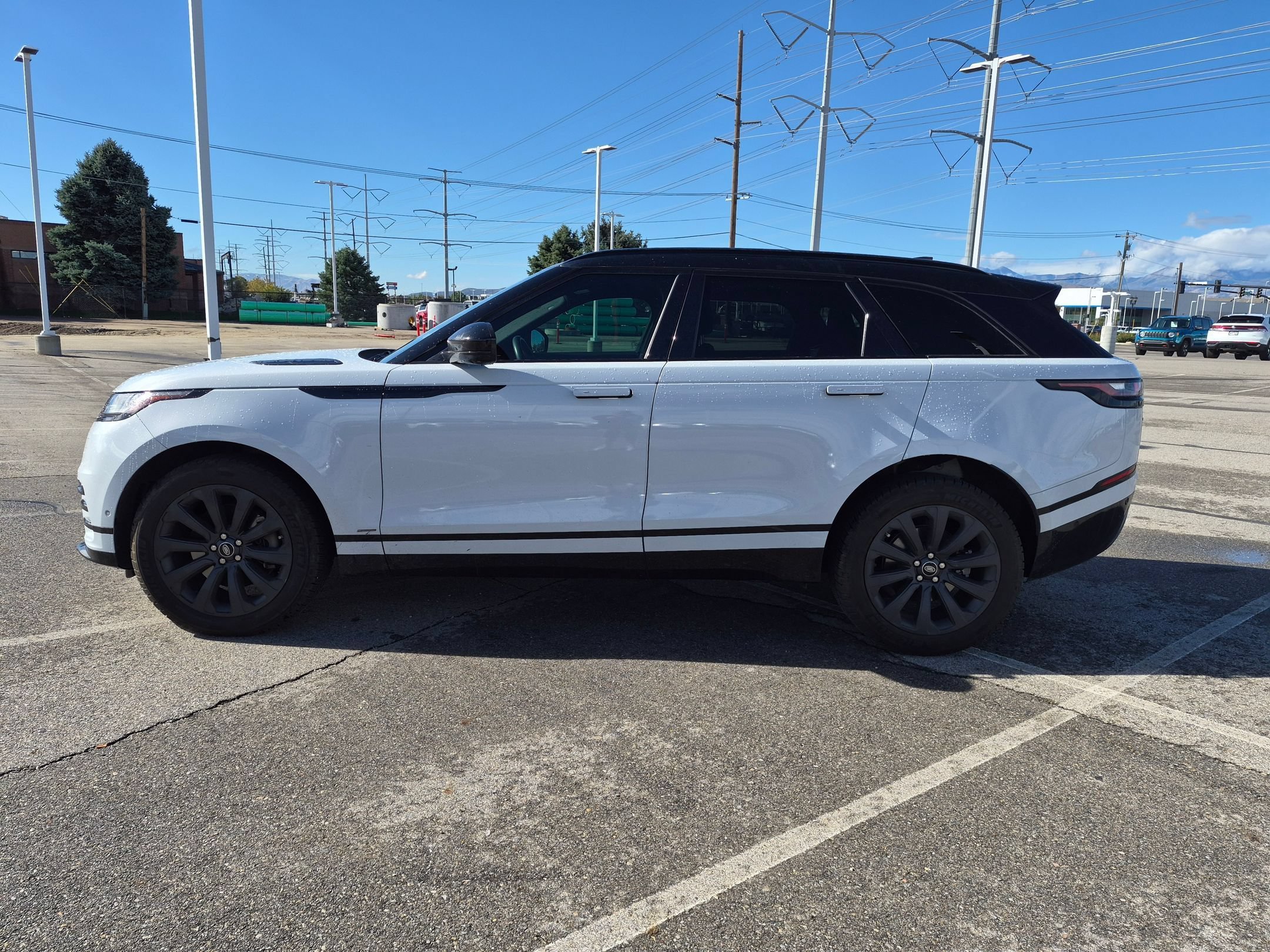 Used 2021 White Land Rover R-Dynamic S image 7