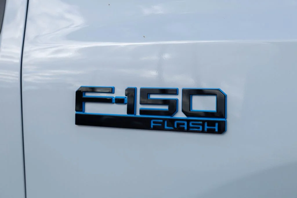 2025 Ford F-150 Lightning Flash - Photo 24