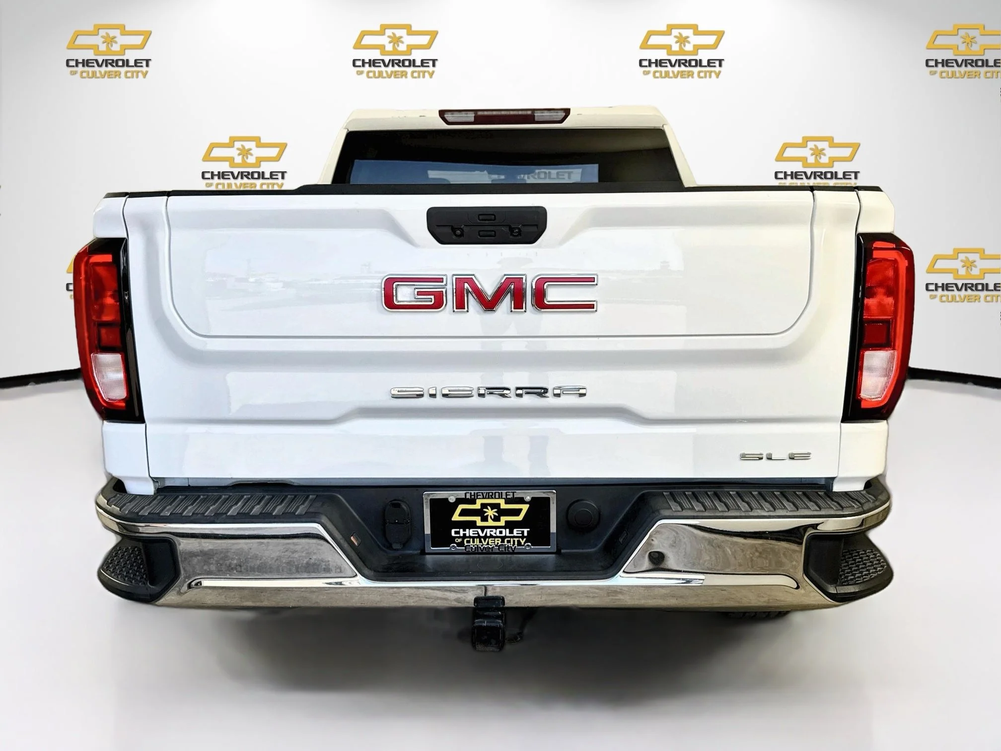 Used 2021 SUMMIT WHITE GMC SLE image 7