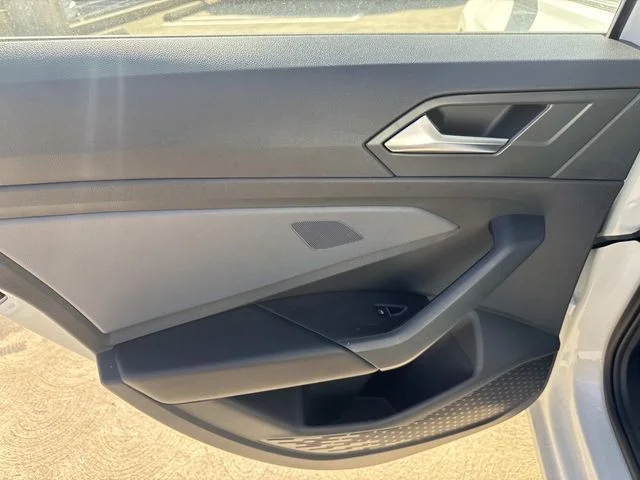 2025 Volkswagen Jetta SE - Photo 10