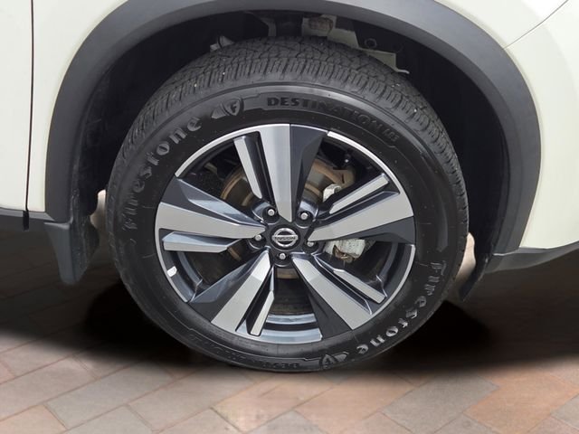 Used 2021 Pearl White Nissan SL image 26
