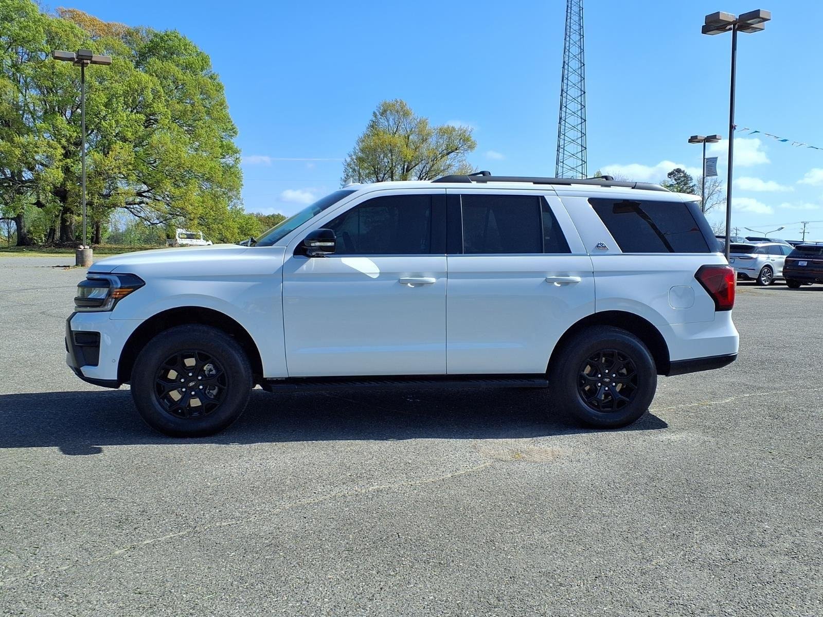 Used 2022 Star White Metallic Tri-Coat FORD TIMBER image 3