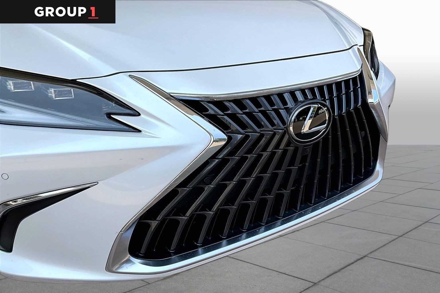 Used 2024 Eminent White Pearl Lexus Ultra Luxury image 27