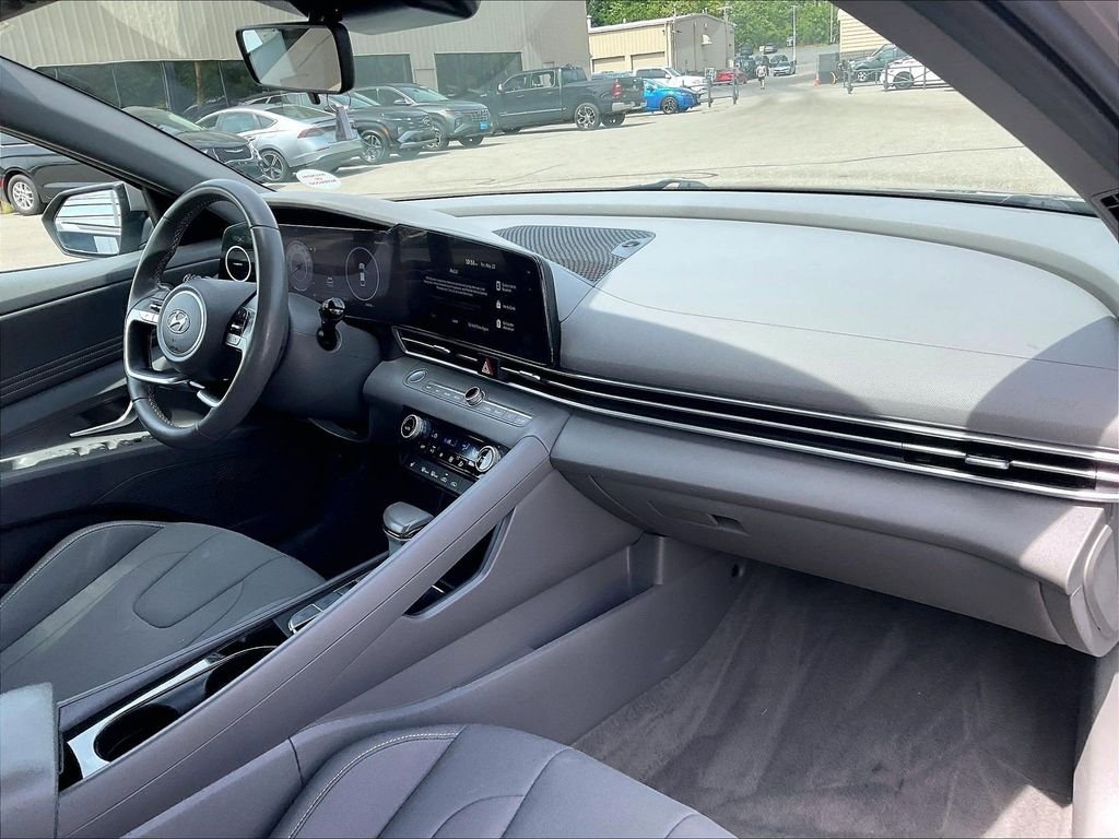 Used 2023 Silver Hyundai SEL image 14