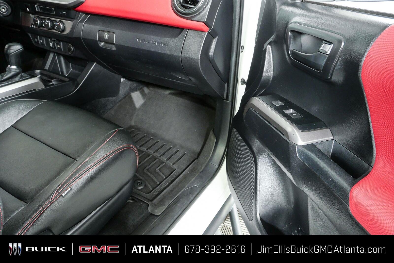 Used 2022 White Toyota SR5 V6 image 23