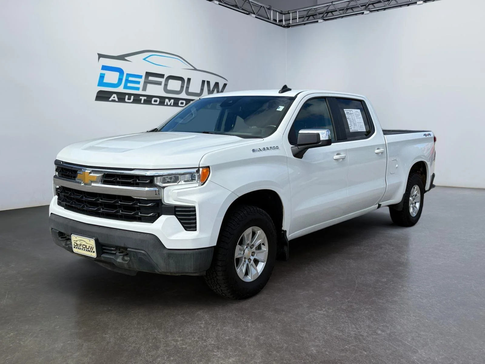 Used 2024 Summit White Chevrolet LT image 7