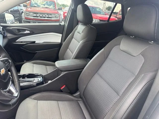 2025 Chevrolet Trax LT - Photo 12