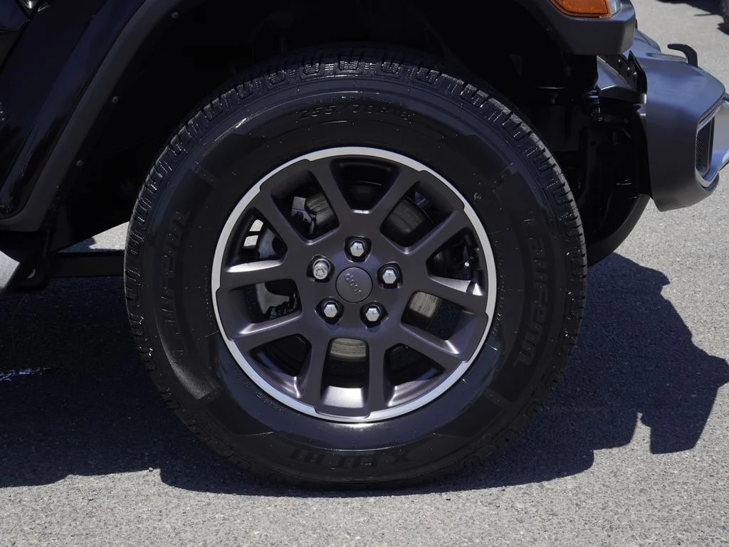 Certified Used 2021 Black Jeep Overland image 9