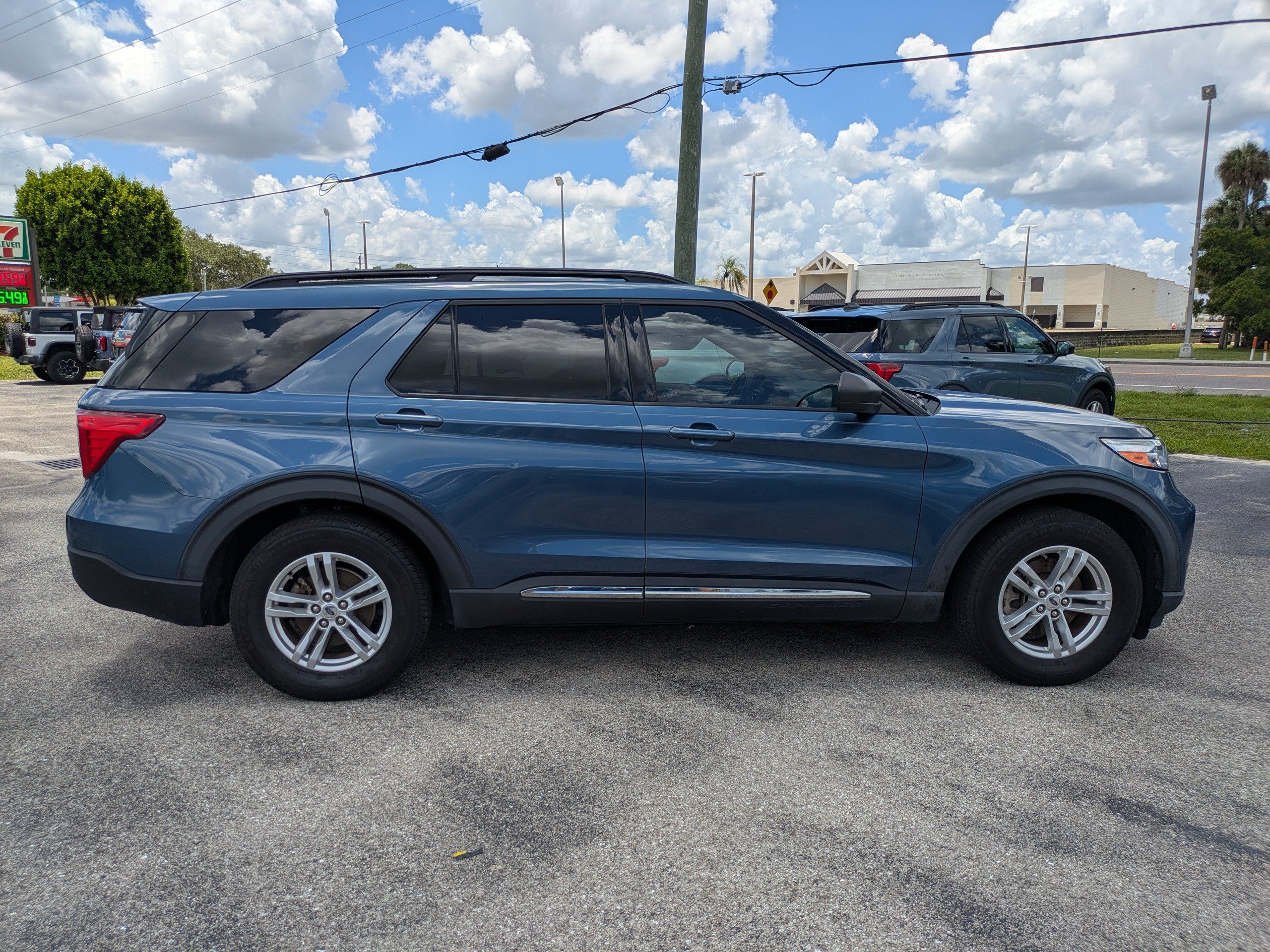Used 2020  Ford XLT image 3