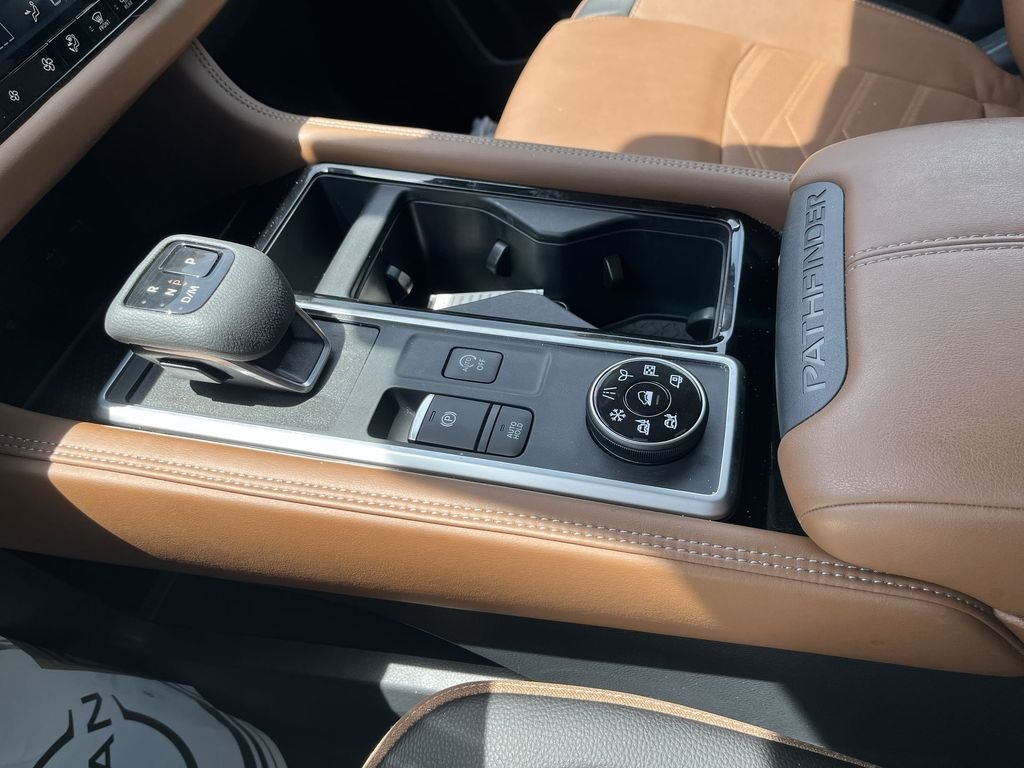 Used 2025 Beige Nissan Platinum image 21