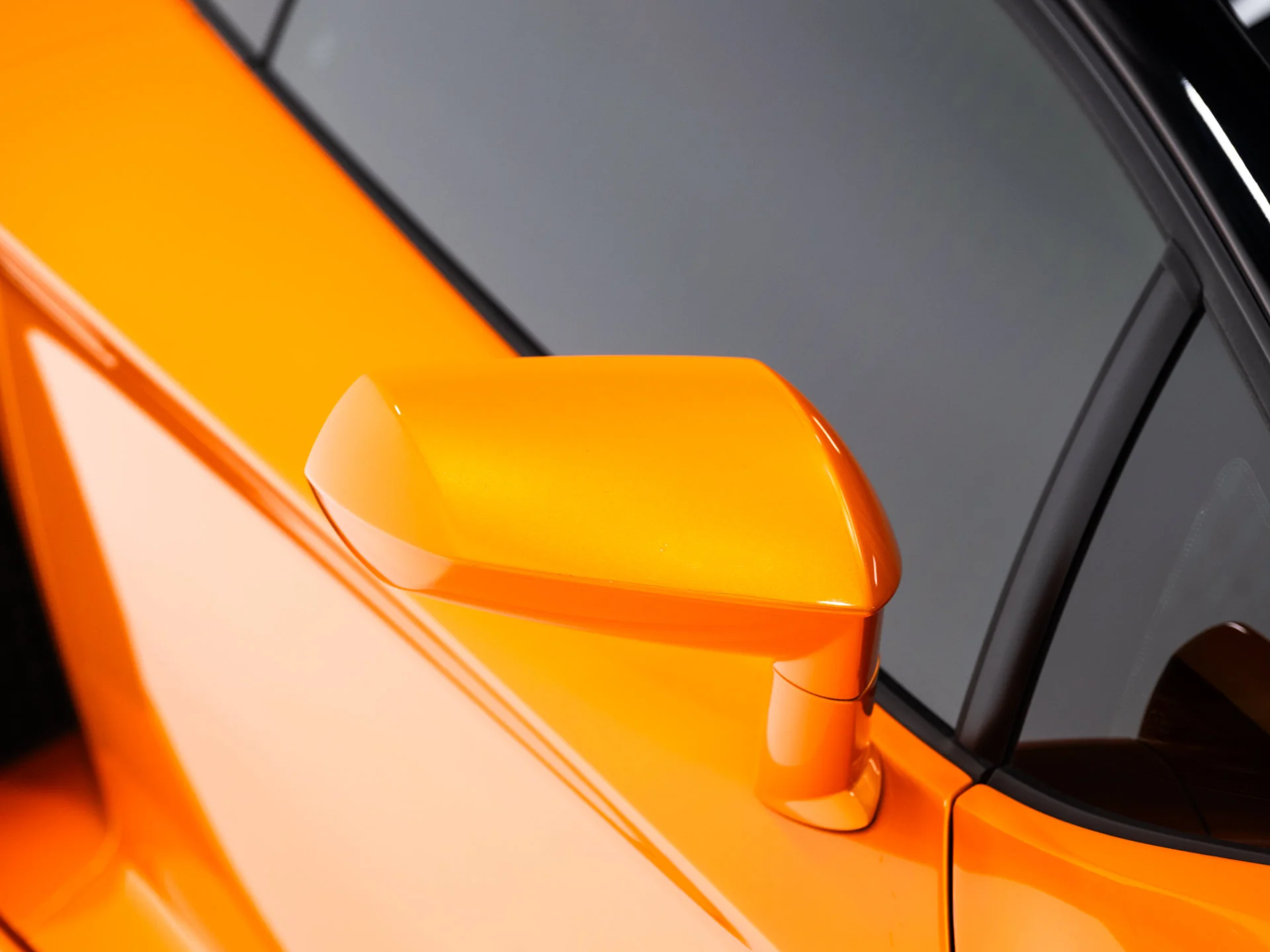 Used 2016 Arancio Atlas Pearl Effect Lamborghini LP700-4 image 26