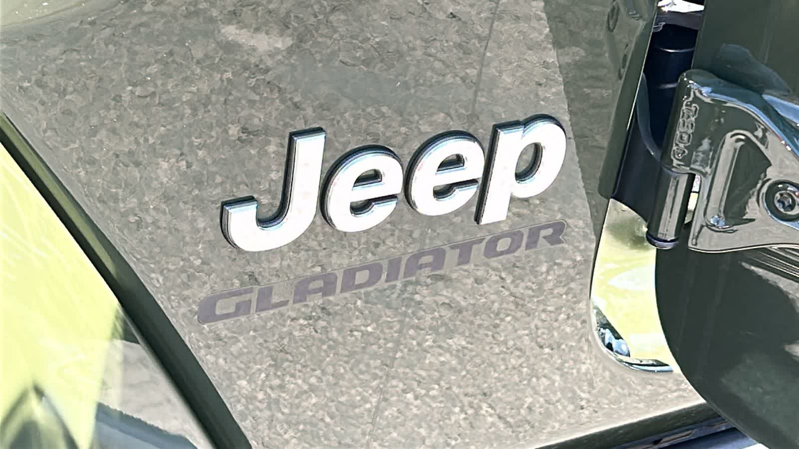 Used 2022 Sarge Green Clearcoat Jeep Overland image 28