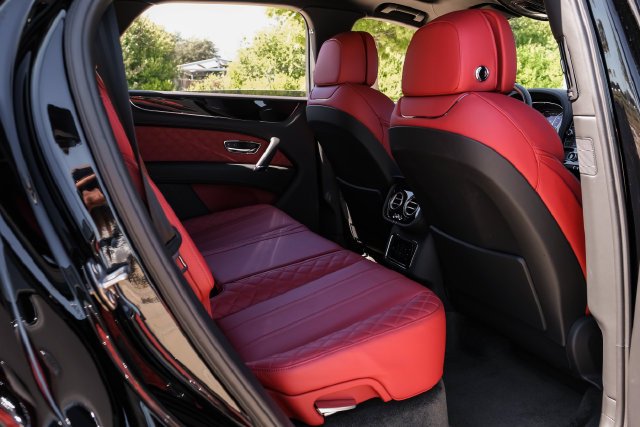 Used 2019 Black Crystal over Cricket Ball Bentley V8 image 54