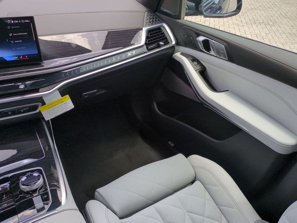 New 2027 Tanzanite Blue II Metallic BMW xDrive40i image 17