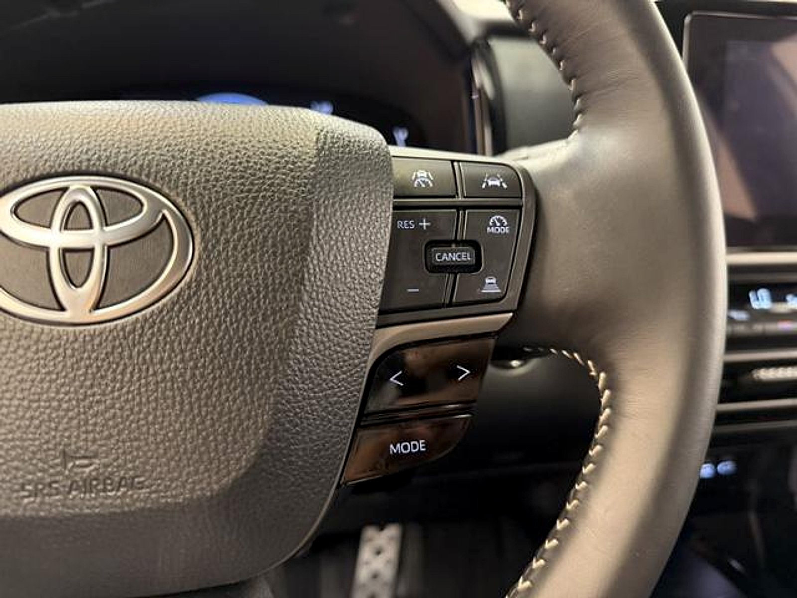Used 2025 White Toyota  image 20