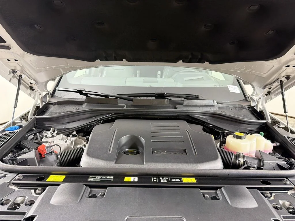 New 2026 Borasco Grey Land Rover Dynamic SE image 32