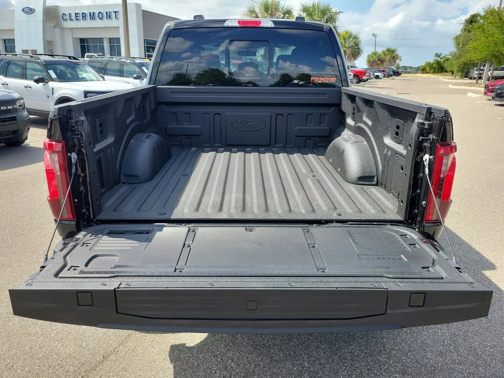 New 2026 Agate Black Metallic Ford XLT image 9