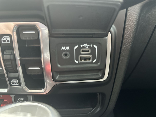 Used 2022 Green Jeep Rubicon image 21