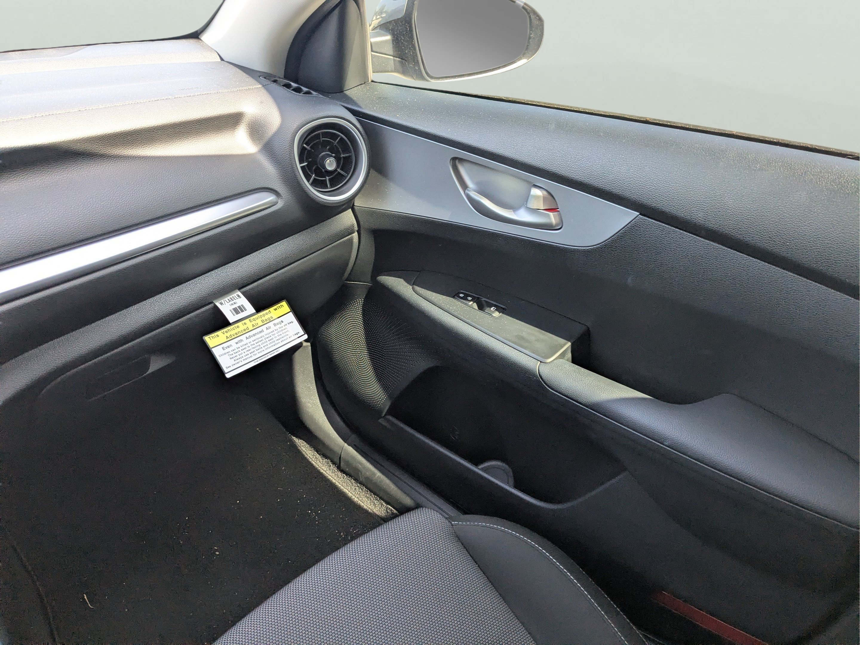 2023 Kia Forte LXS - Photo 13