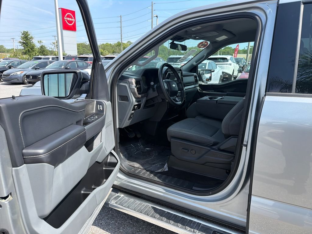 Used 2025 Silver Metallic Ford XLT image 17