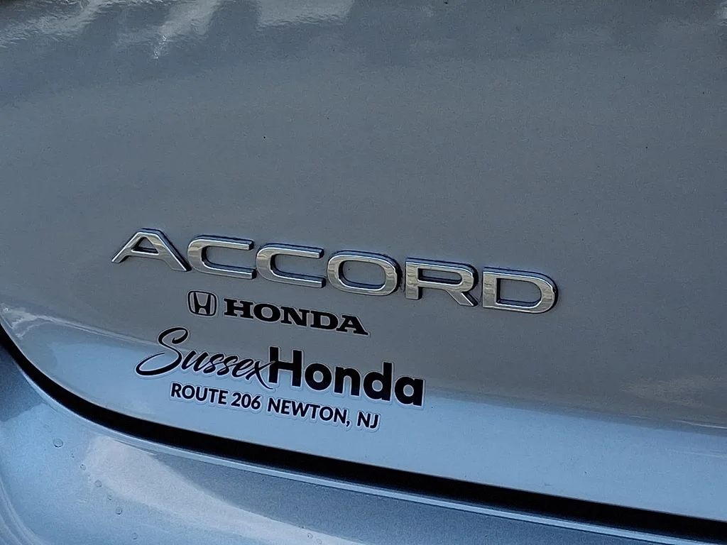 Certified Used 2024 Solar Silver Metallic Honda LX image 28