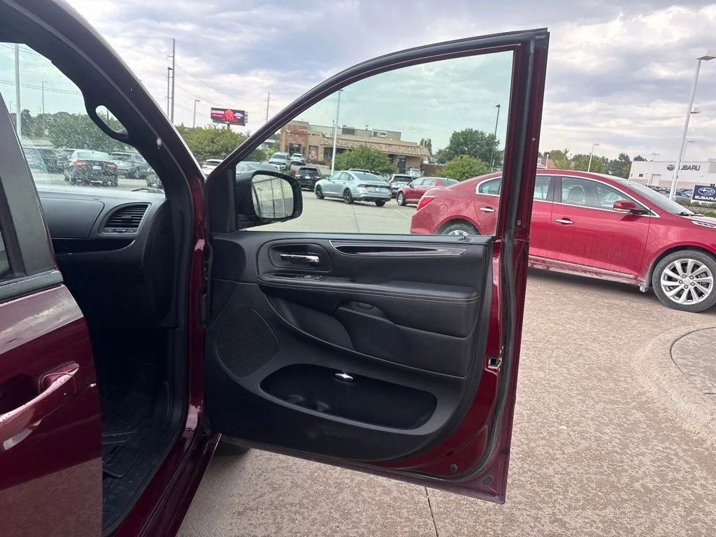 Used 2017 Red Dodge SE Plus image 21