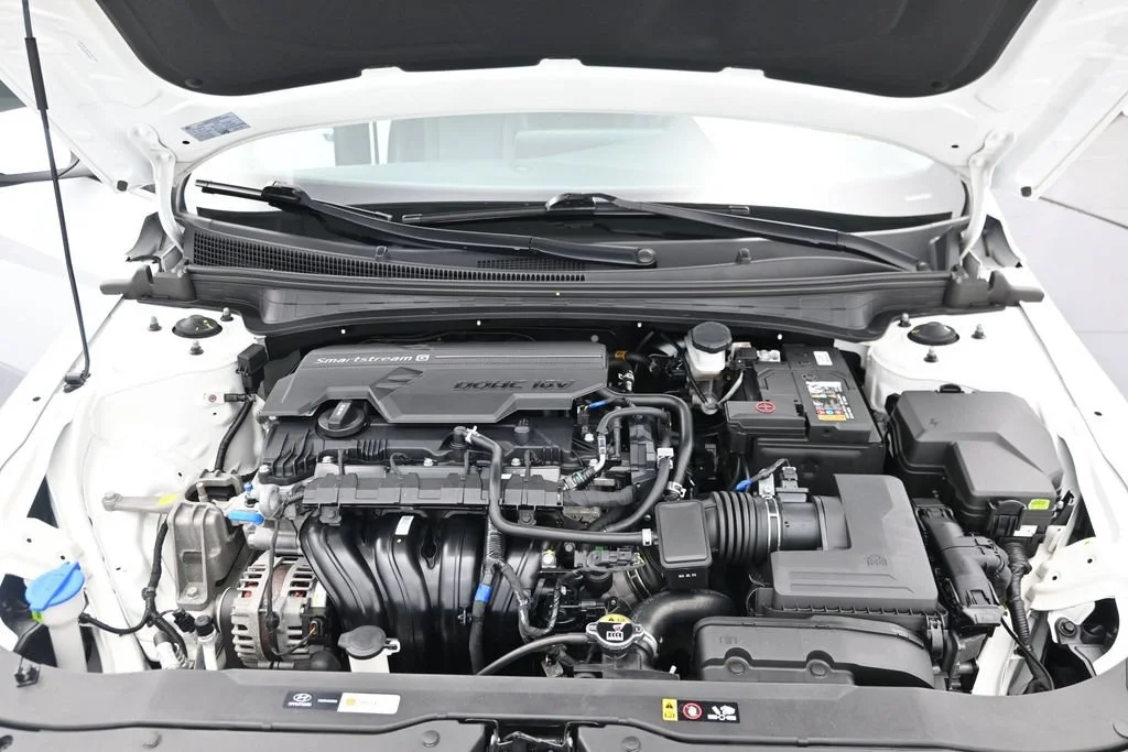 Used 2025 White Hyundai Limited image 17