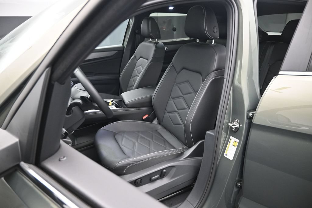 Used 2026 Green Volkswagen SE w/Technology image 8