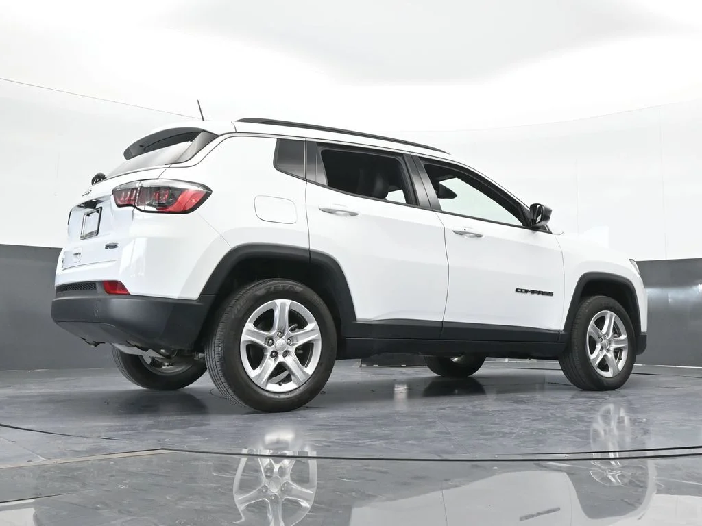 Used 2023 Bright White Clearcoat Jeep Latitude image 23