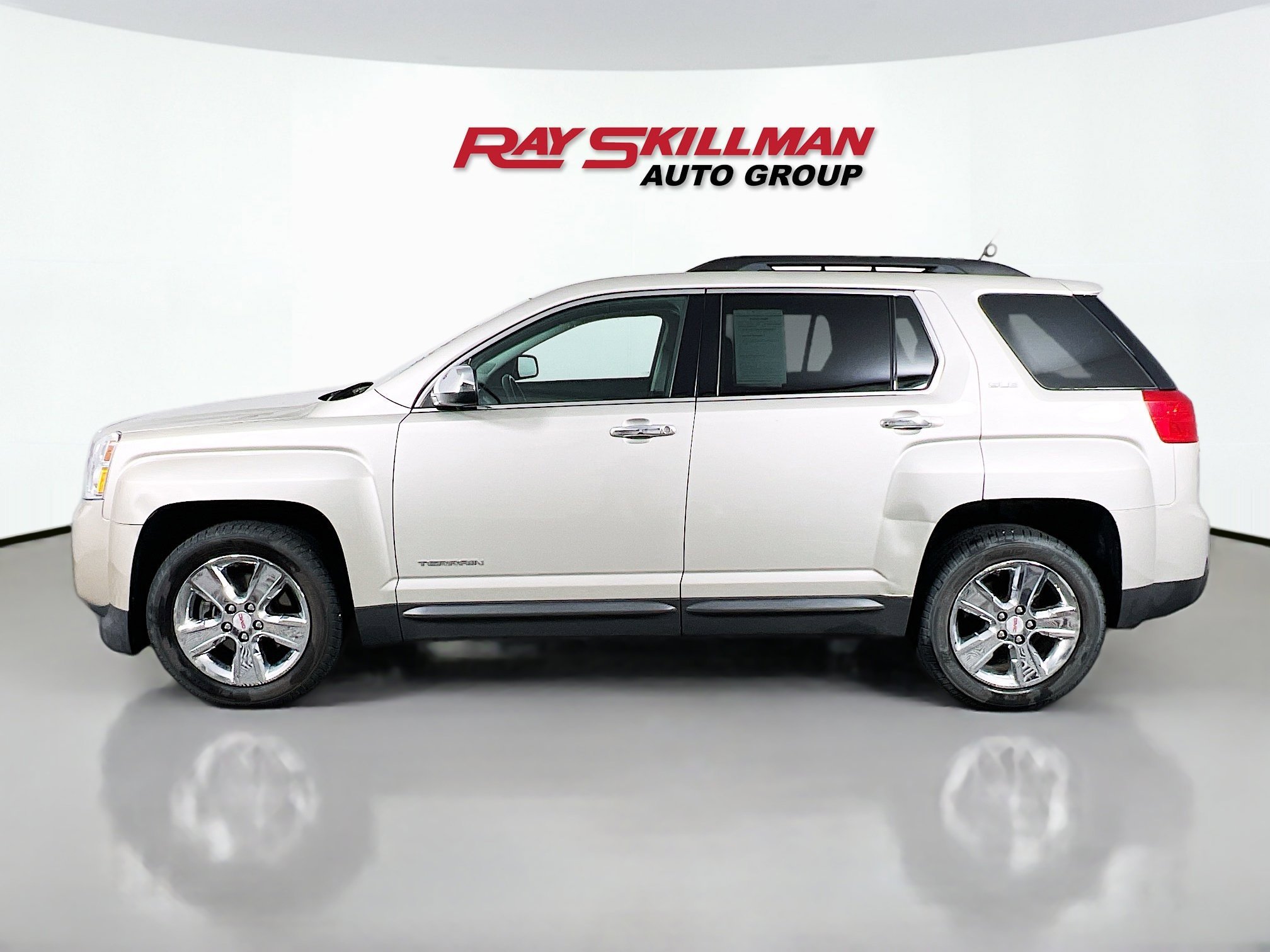 Used 2015 Champagne Silver Metallic GMC SLE image 4