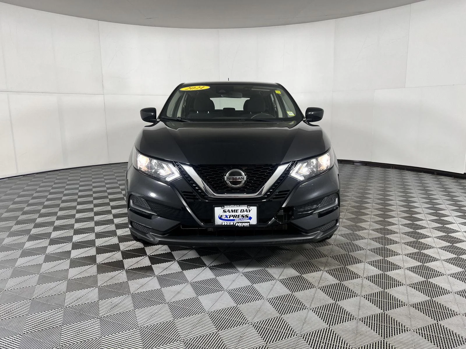 Used 2021 Magnetic Black Pearl Nissan S image 17