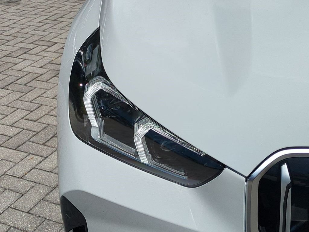 New 2027 Alpine White BMW xDrive28i image 10