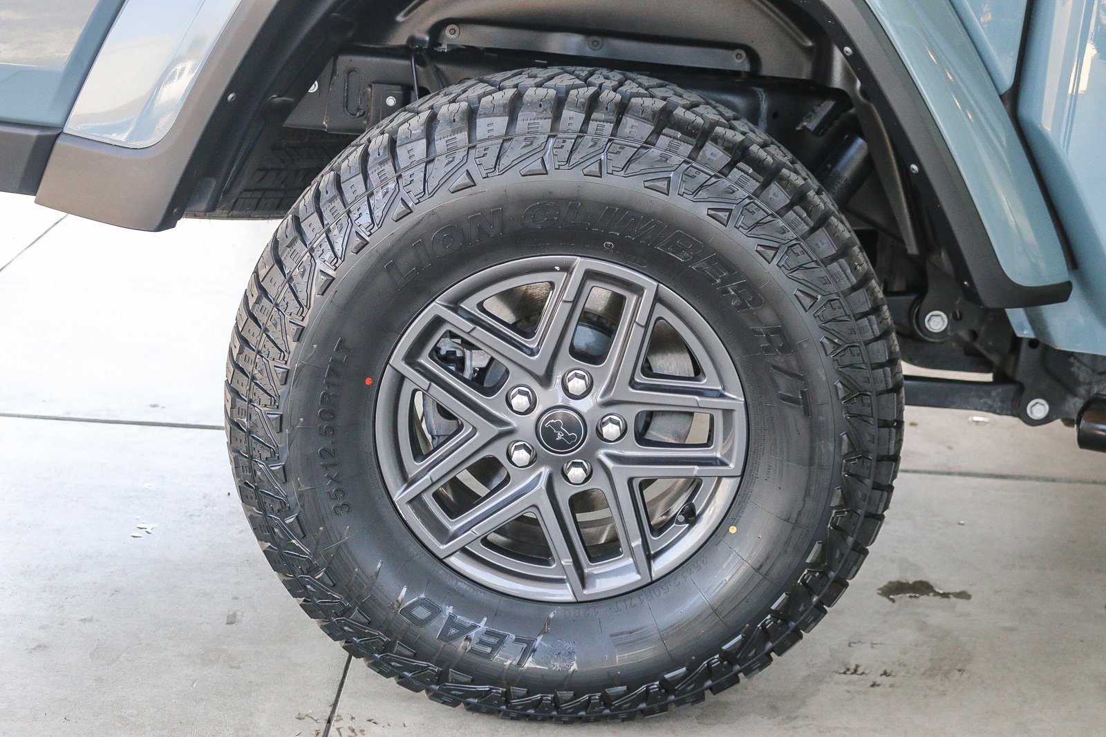 Used 2024 Anvil Clear Coat Jeep Sport S image 10