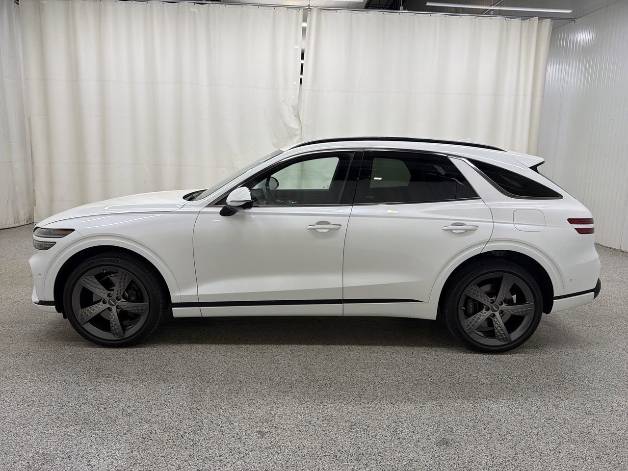 Certified Used 2023 Uyuni White Genesis 3.5T AWD SPORT PRESTIGE image 6