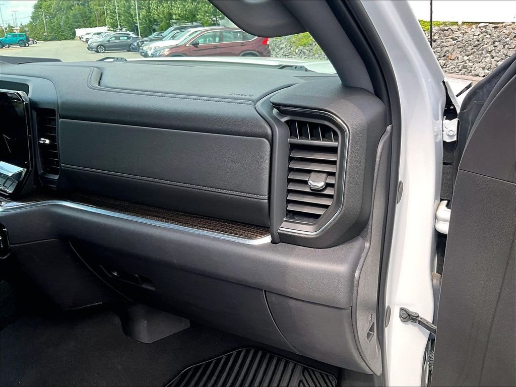 Used 2024 White GMC Elevation image 13