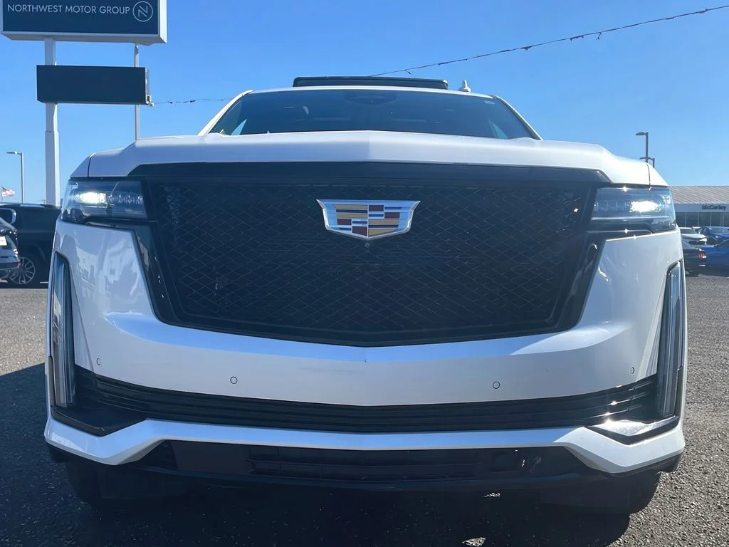 Used 2023 Crystal White Tricoat Cadillac 4WD Sport Platinum image 29